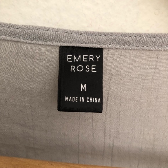 Emery Rose Button Down Ruffled Blouse - Picture 4 of 12